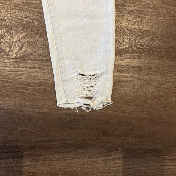 Revamped denim distressed jeans - Picture 3 of 5